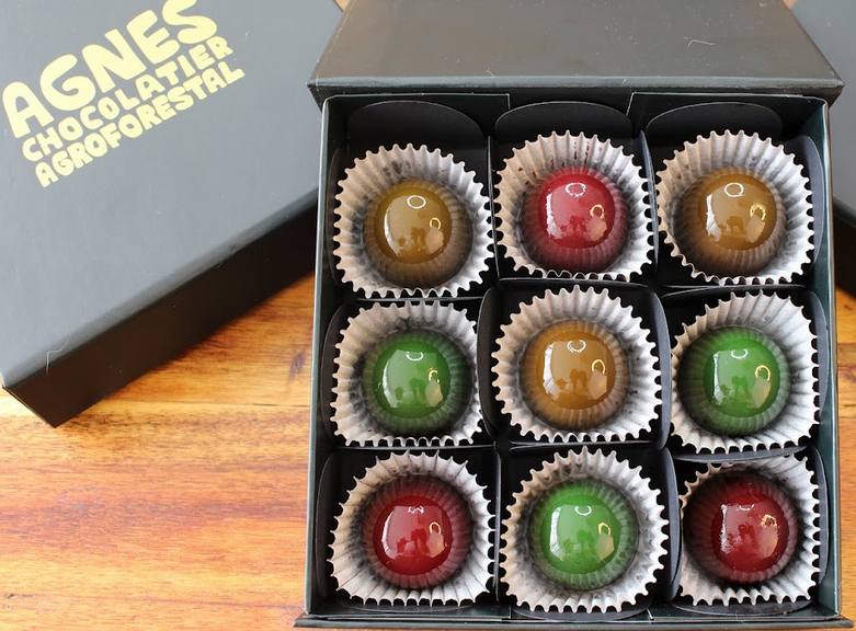 Valentine's Edition 2025 - Box of Love - Plum in white ganache, cashew praline in milk chocolate ganache, dark chocolate ganache with a touch of cheese